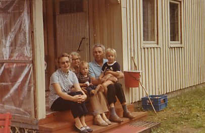 13-19710746031+Salli-Mummi-Sanna-Ukki-Salla-Kuisti-Nilsia-A046N